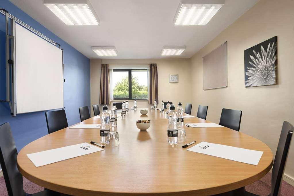 Super 8 By Wyndham Durham Otel Konforlar fotoğraf