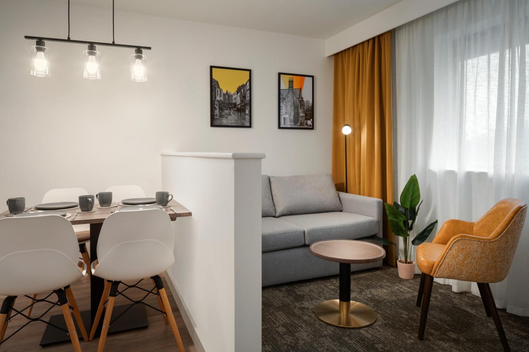 Super 8 By Wyndham Durham Otel Dış mekan fotoğraf