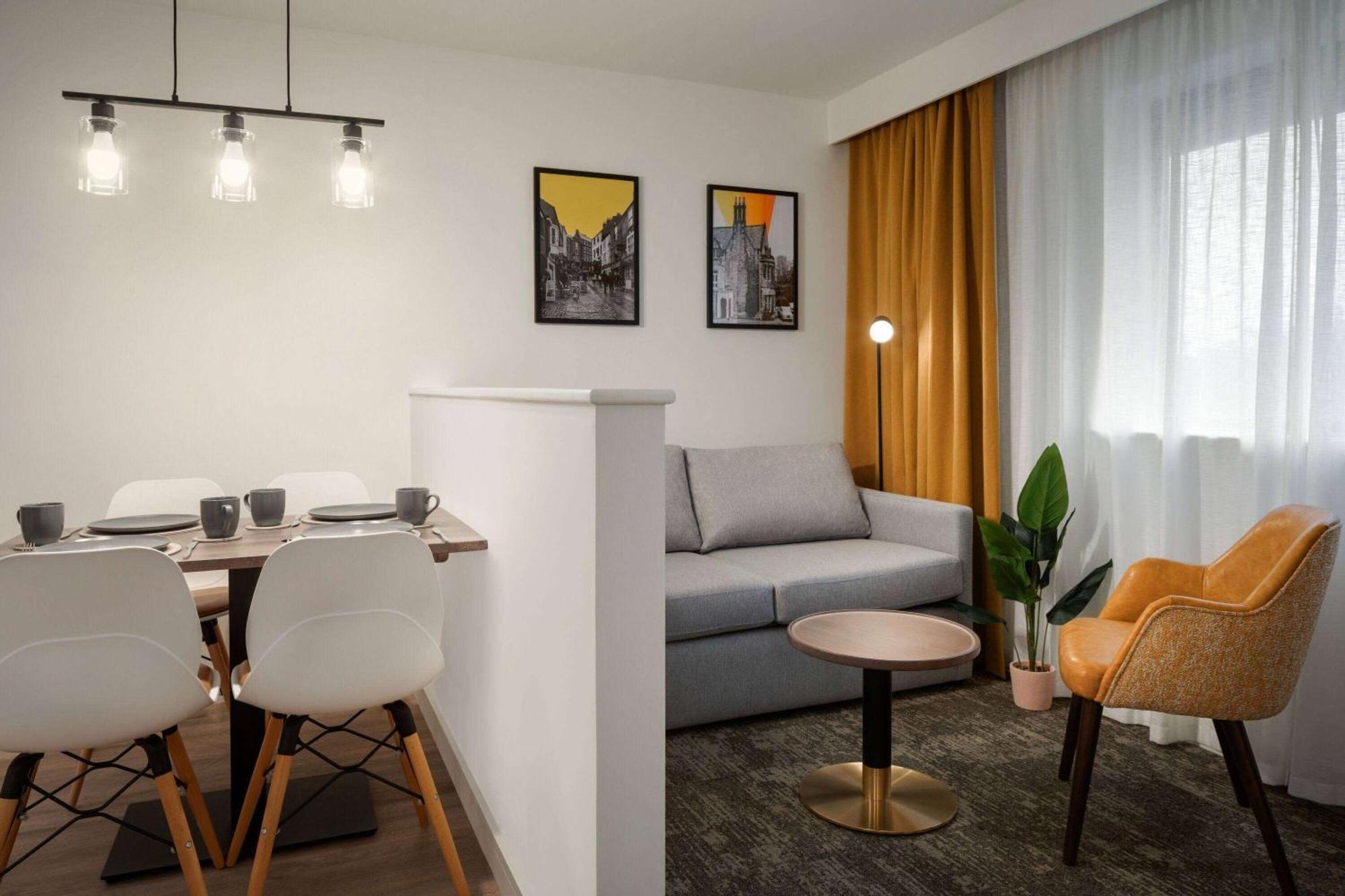 Super 8 By Wyndham Durham Otel Dış mekan fotoğraf