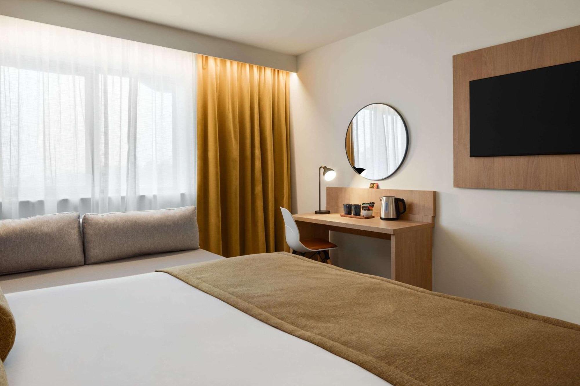 Super 8 By Wyndham Durham Otel Dış mekan fotoğraf